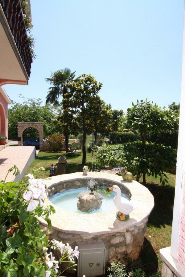 Apartments Darinka Porec Exterior photo