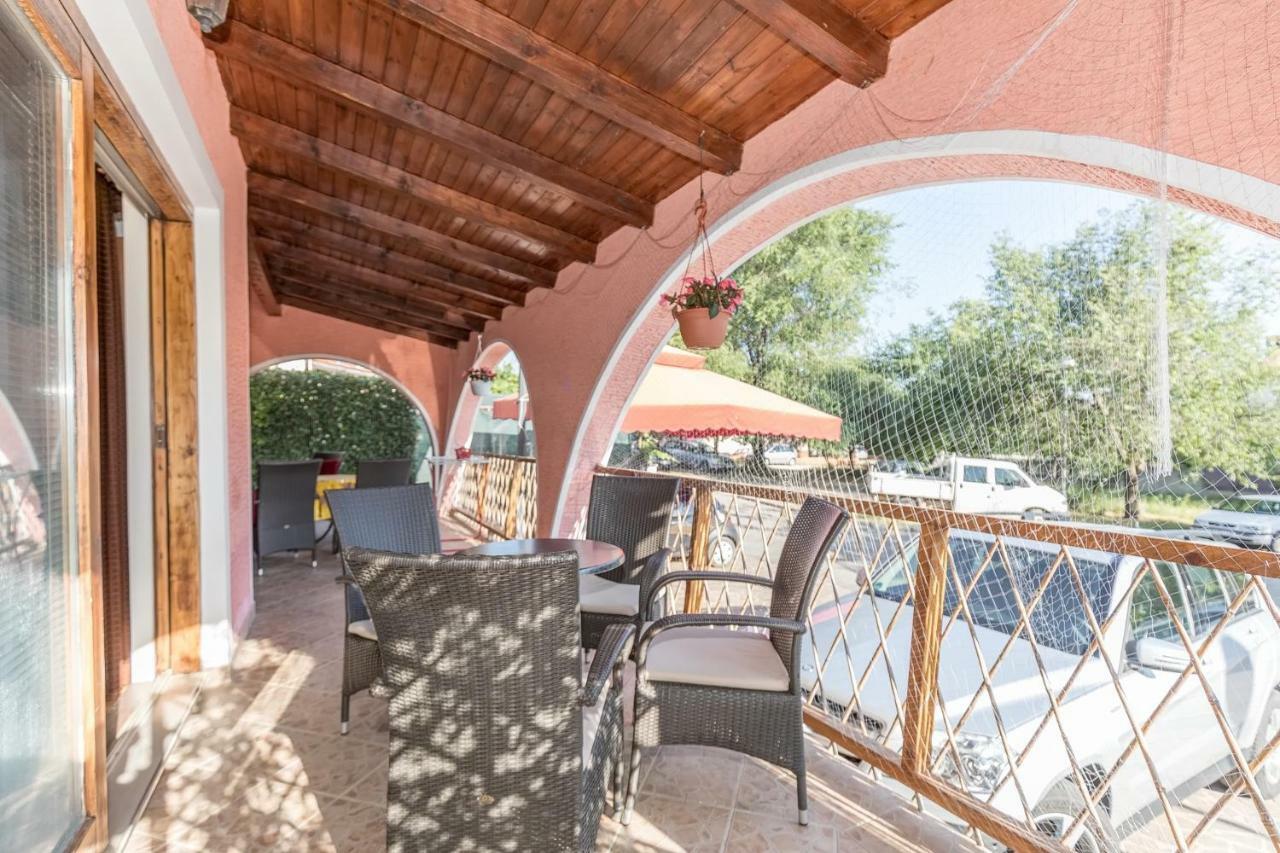 Apartments Darinka Porec Exterior photo
